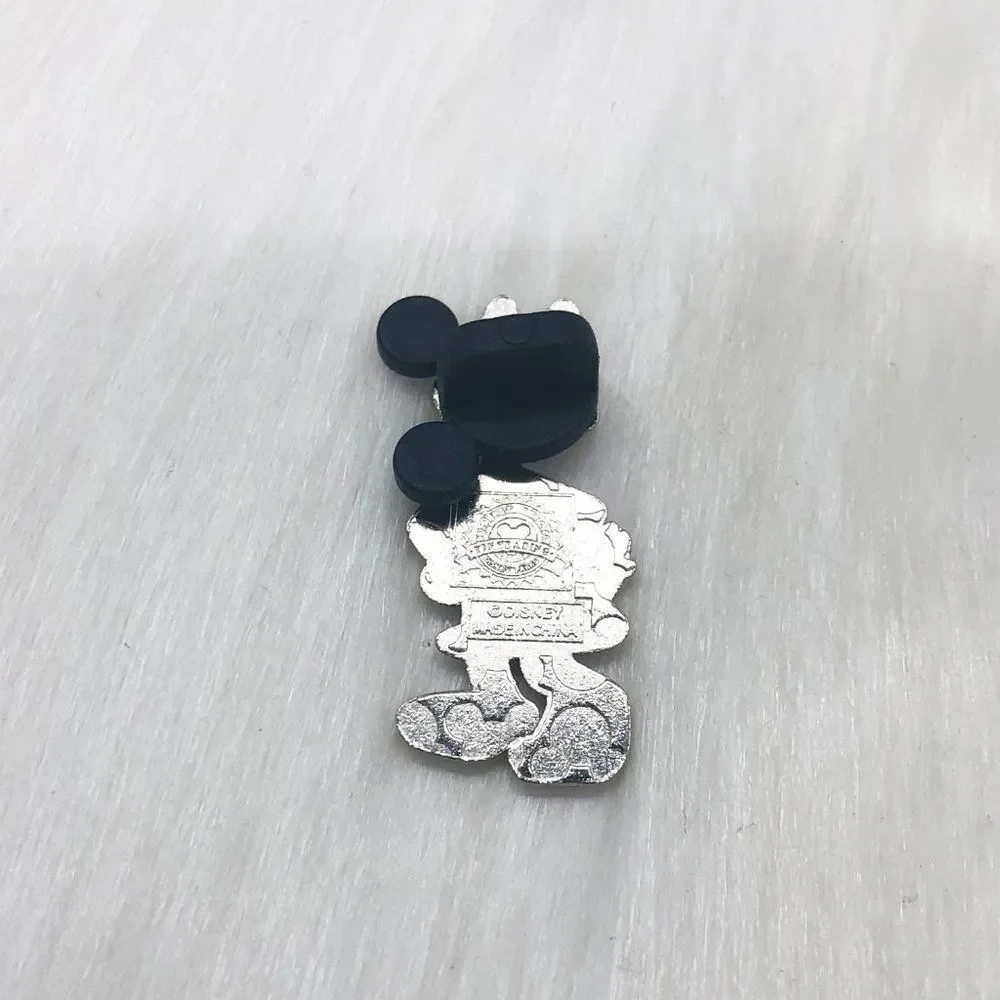 🔮 5/$25‎ Disney Beach Sunglasses Daisy Duck Pin